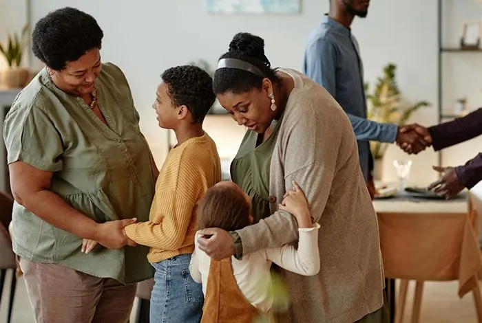 Suporte emocional e acadêmico em escolas, orientação vocacional e programas de intervenção para alunos.