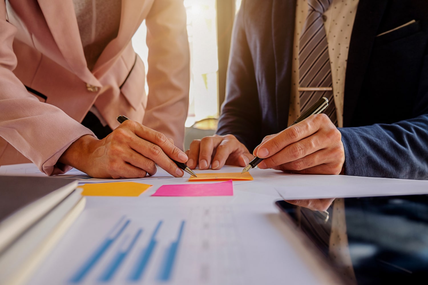 Consultoria para empresas, ajudando a resolver problemas organizacionais e promover um ambiente de trabalho saudável.